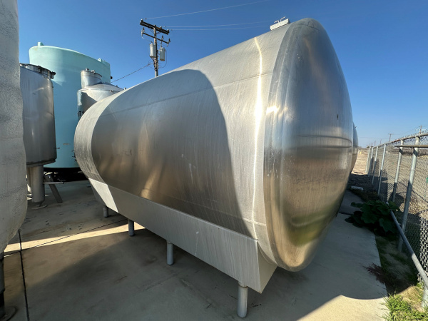 5,000 gallon stainless steel water tank